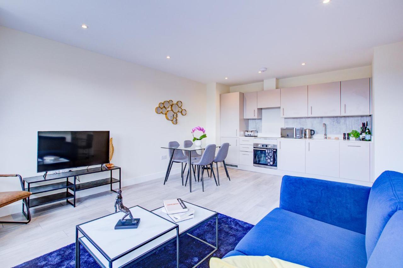 Hybrid Resi - London, Sutton With Onsite Car Parking Apartment Cheam Exterior photo