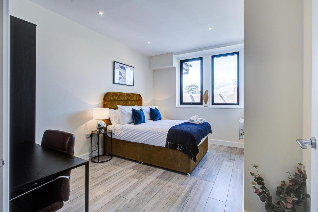 Hybrid Resi - London, Sutton With Onsite Car Parking Apartment Cheam Exterior photo