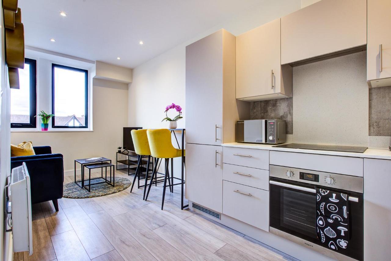 Hybrid Resi - London, Sutton With Onsite Car Parking Apartment Cheam Exterior photo