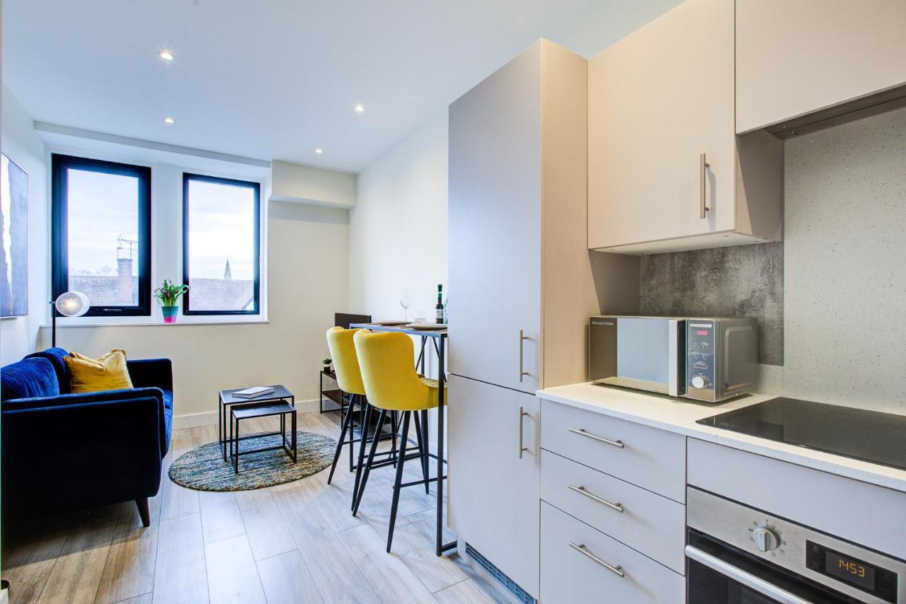 Hybrid Resi - London, Sutton With Onsite Car Parking Apartment Cheam Exterior photo