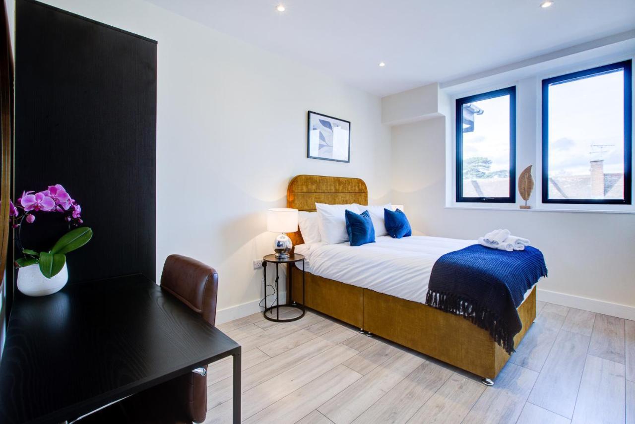 Hybrid Resi - London, Sutton With Onsite Car Parking Apartment Cheam Exterior photo