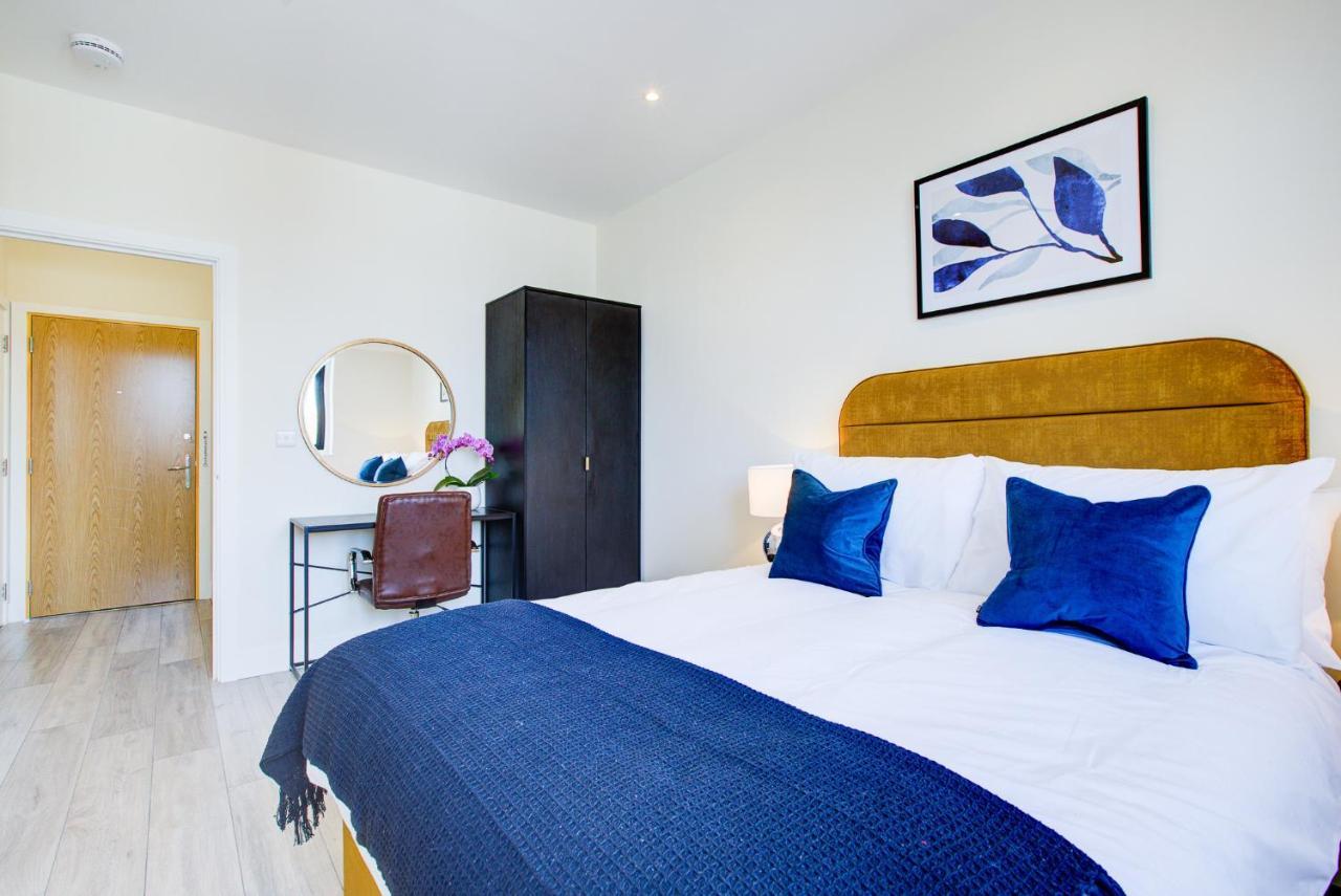 Hybrid Resi - London, Sutton With Onsite Car Parking Apartment Cheam Exterior photo